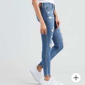 Levi’s light wash 711 EUC